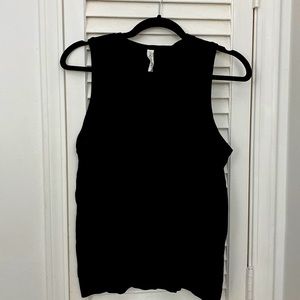 Lululemon Black size 6 perforated sleeveless tank top. Like new.
